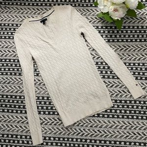 NWOT TOMMY HILFIGER Cable Knit V-neck Sweater